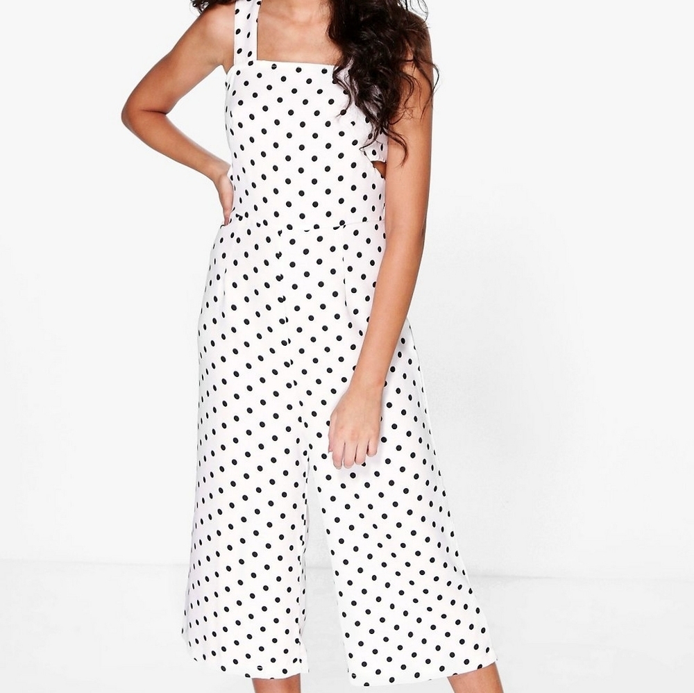 BRAND new polka dot jumpsuit (SMOKE FREE HOME)